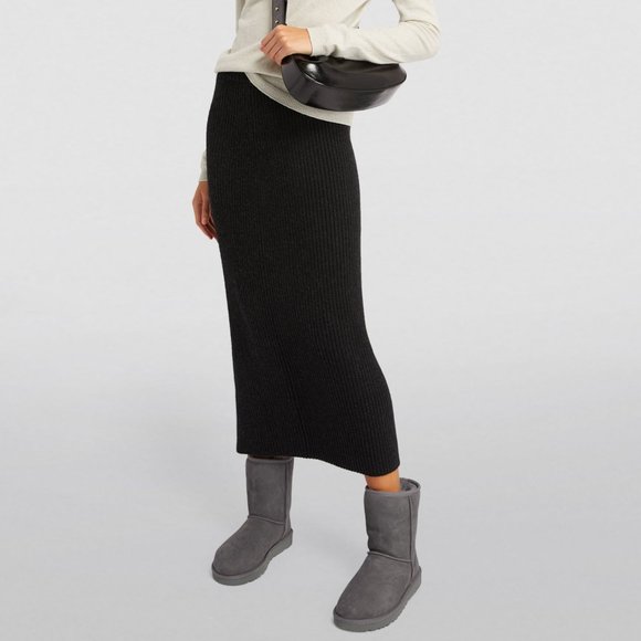 🎁 UGG Women's Classic Short II Boot - Picture 2 of 16